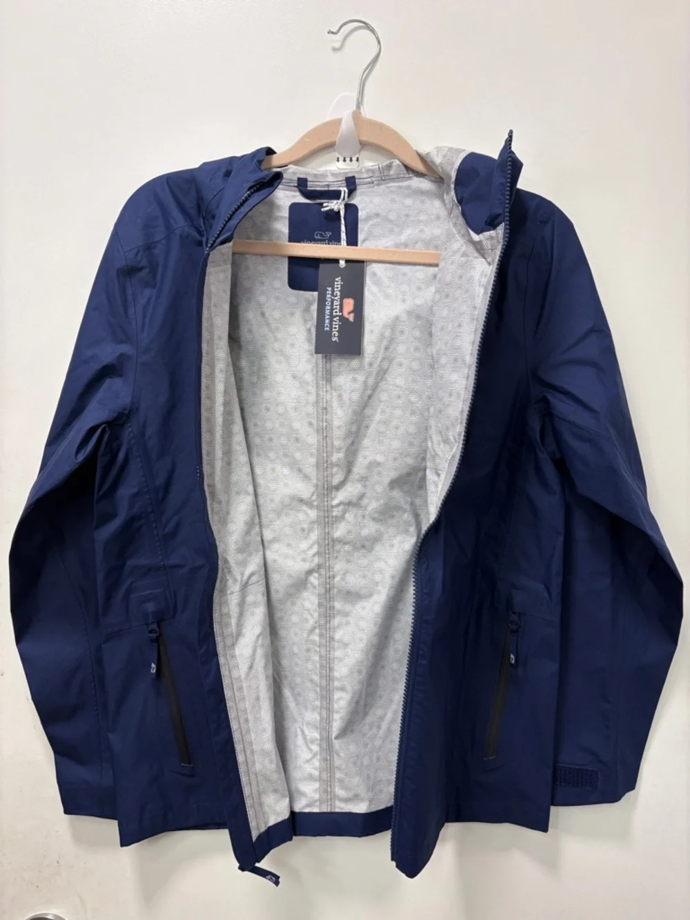 VINEYARD VINES BOYS PERFORMANCE HOODED RAIN JACKET NAVY BLUE! - Picture 7 of 8